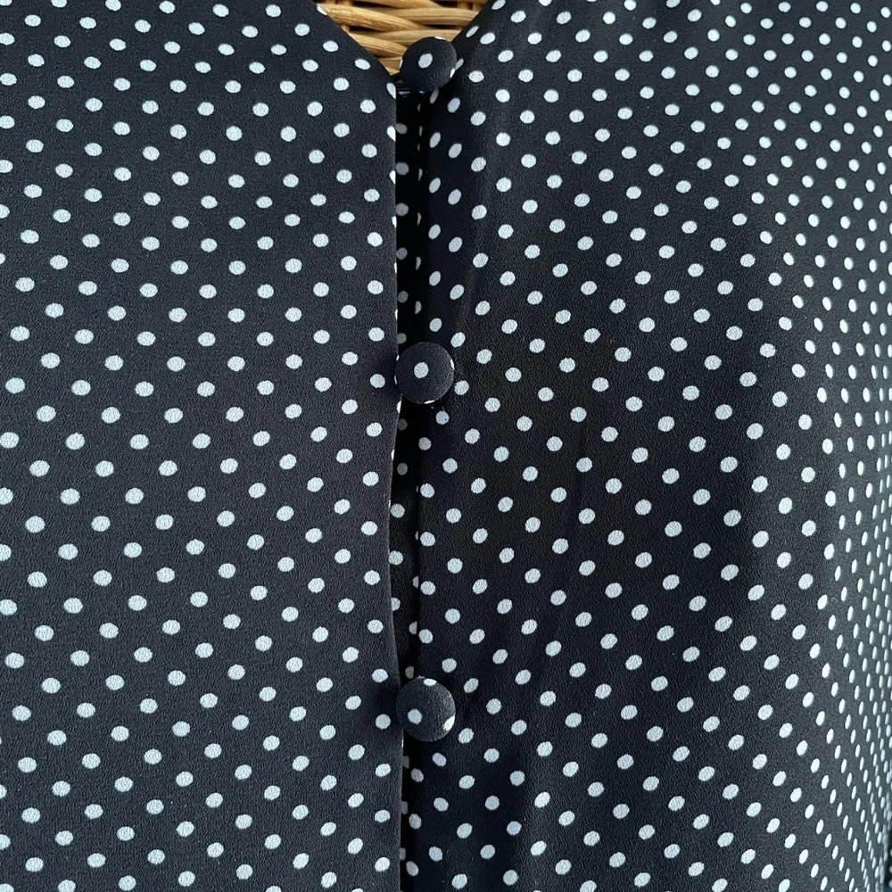 Chico’s Polka Dot flutter Sleeve Peplum Top. Size 2 (12/14). 100% polyester - Picture 2 of 9